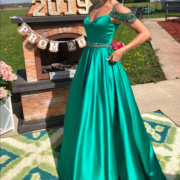 sherri hill green prom dress